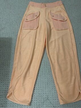 Orange wide leg pants with pockets in a S #wideleg #pockets
One flaw pictured
